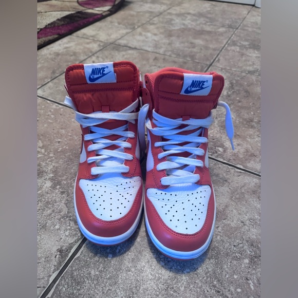 Nike Dunks - Picture 2 of 5